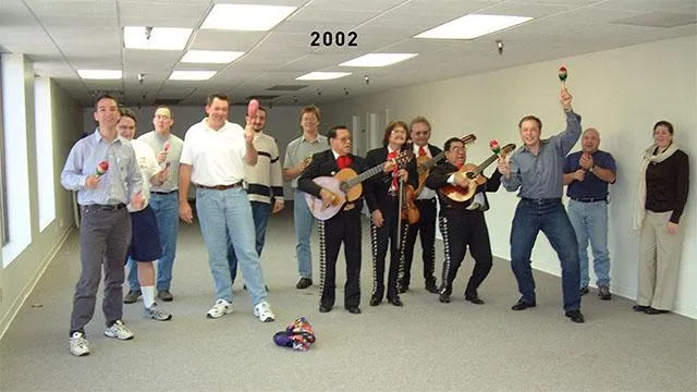 Elon Musk en het SpaceX-team 2002