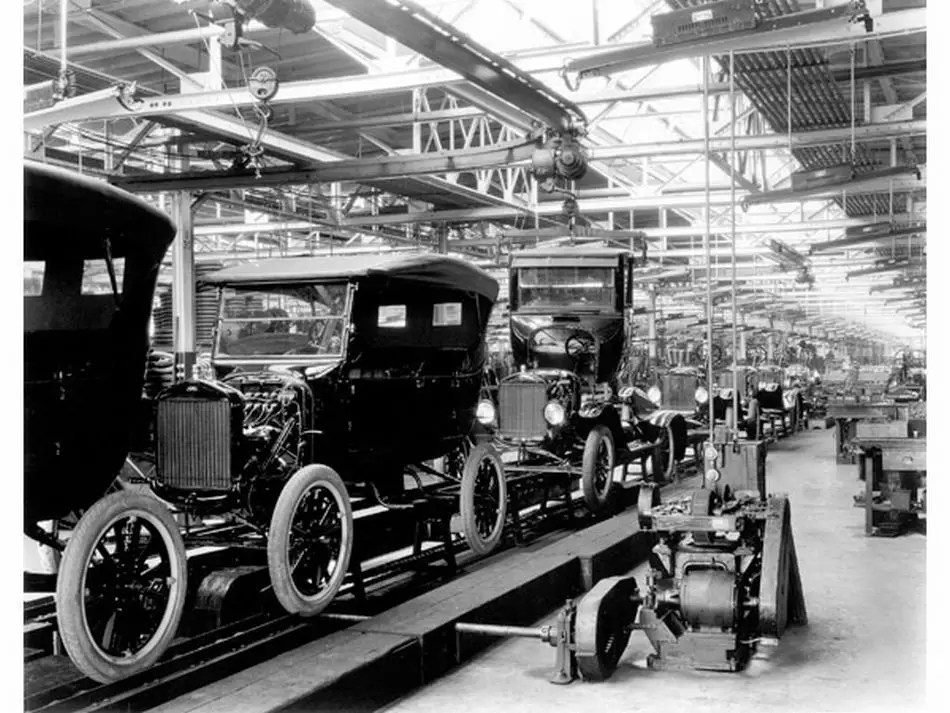 Eerste bewegende lopende band Ford 1913