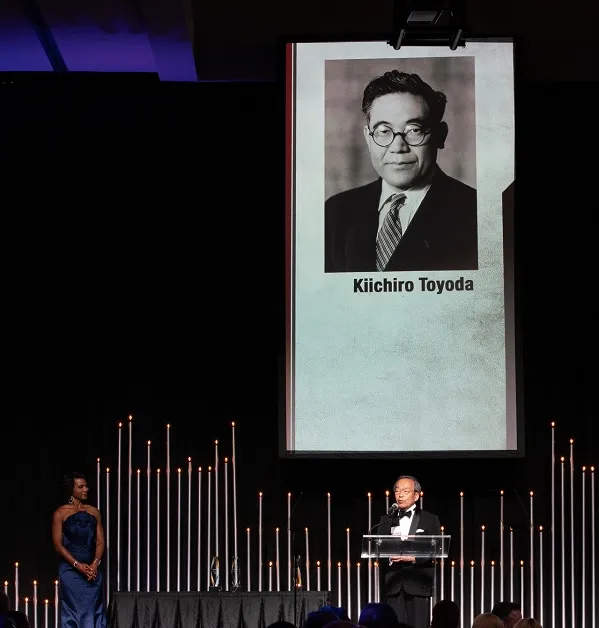 Kiichiro Toyoda Inductieceremonie voor Automotive Hall of Fame 1994