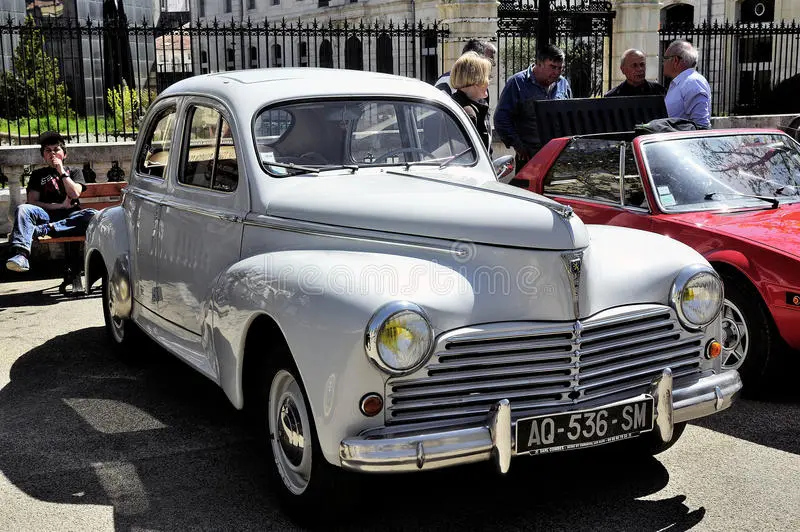Peugeot 203 gelanceerd in 1948