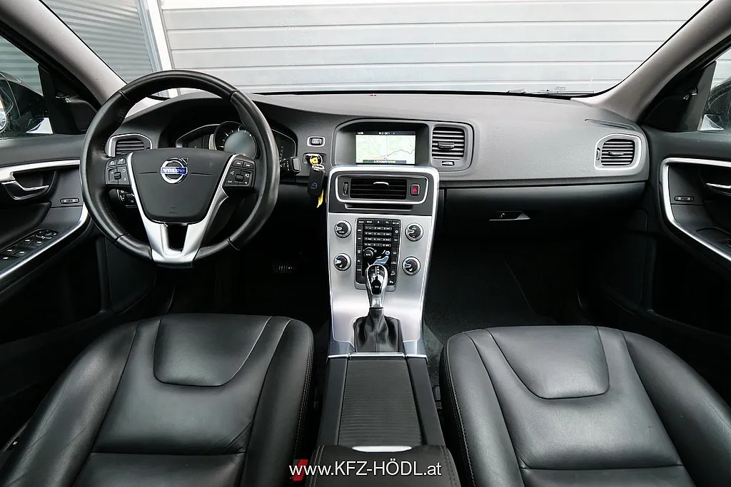 Volvo S60 Cross Country D4 AWD Momentum Geartronic Image 9