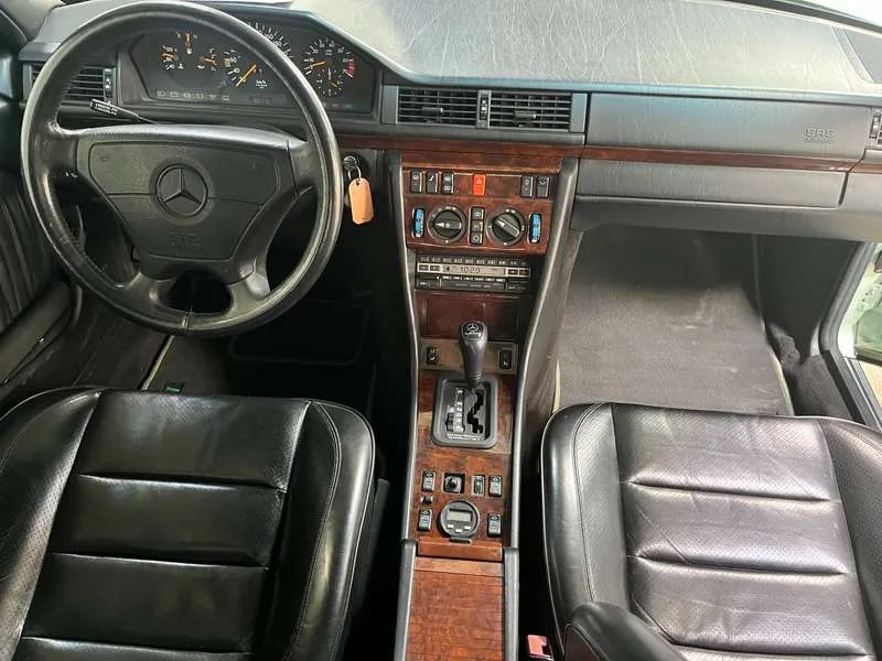 Mercedes-Benz E 500 Oldtimer Image 7