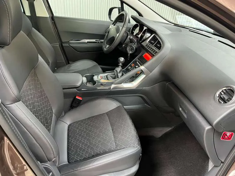 Peugeot 3008 1.2 PureTech Allure Half Leder Panoramadak PDC Image 5