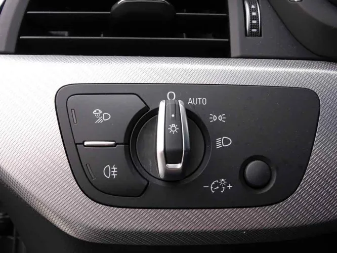 Audi A4 35 TFSi 150 Sport S-Line + GPS Plus + Virtual Cockpit + LED Lights Image 9