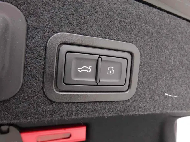 Audi A6 2.0 TDi Ultra 150 S-Tronic S-Line + GPS Plus + LED Lights + Alu20 Image 7