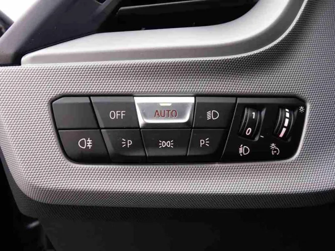 BMW 1 118i 140 Hatch + GPS Plus + Live Cockpit + LED Headlights Image 9