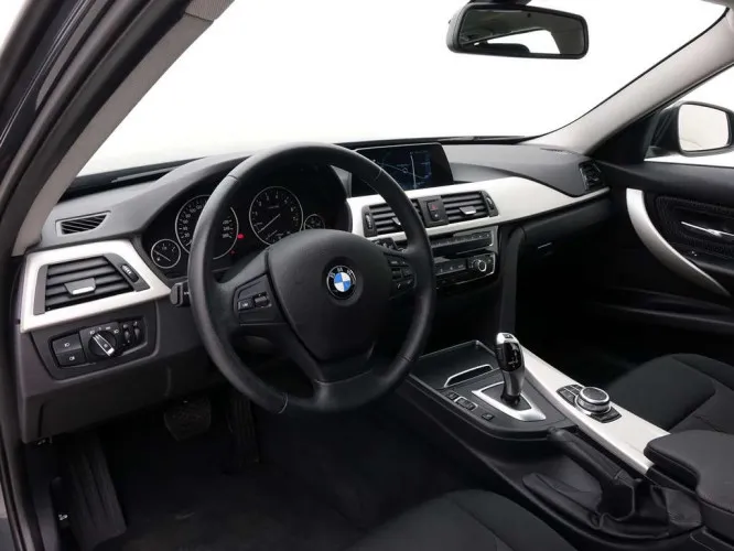 BMW 3 318ia 136 Touring + GPS + LED Lights + ALU20 Image 9