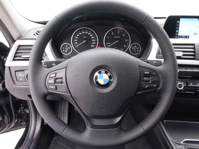 BMW 3 316d + GPS + LED Lights + Sport Seats + Winter Pack Image 10