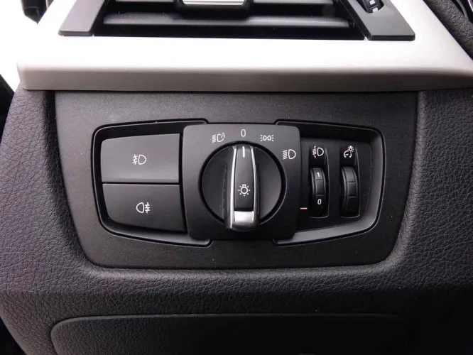 BMW 3 316d + GPS + LED Lights + Sport Seats + Winter Pack Image 9