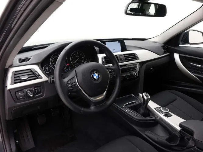 BMW 3 318d 150 Touring Advantage + GPS + LED + ALU19 Image 9