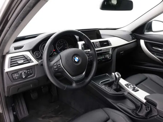 BMW 3 318d 150 Touring + GPS + Leder/Cuir Sport Seats + Camera Image 9