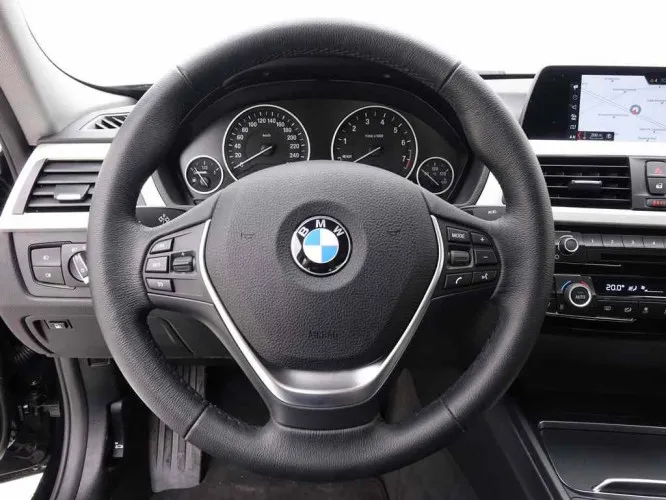 BMW 3 330e 44gr 252pk iPerformance + GPS + Leder/Cuir + LED Lights Image 10