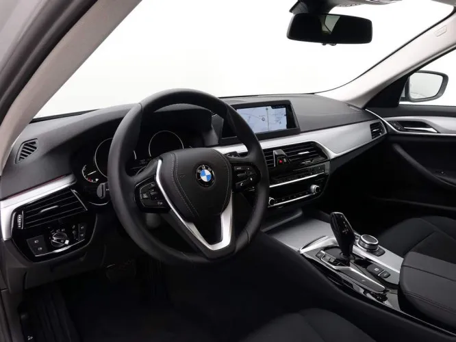 BMW 5 520ia 184 Touring + GPS + Privacy Glass + ALU19 Image 9