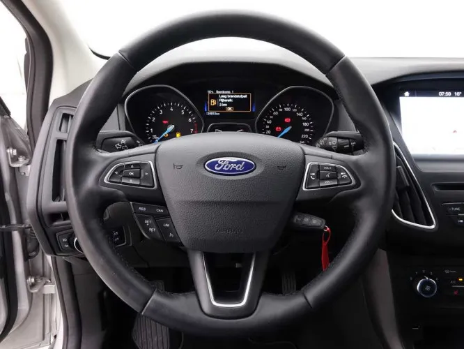 Ford Focus 1.0i 125 EcoBoost Clipper Edition + GPS + Park Assist + Winter Pack Image 10