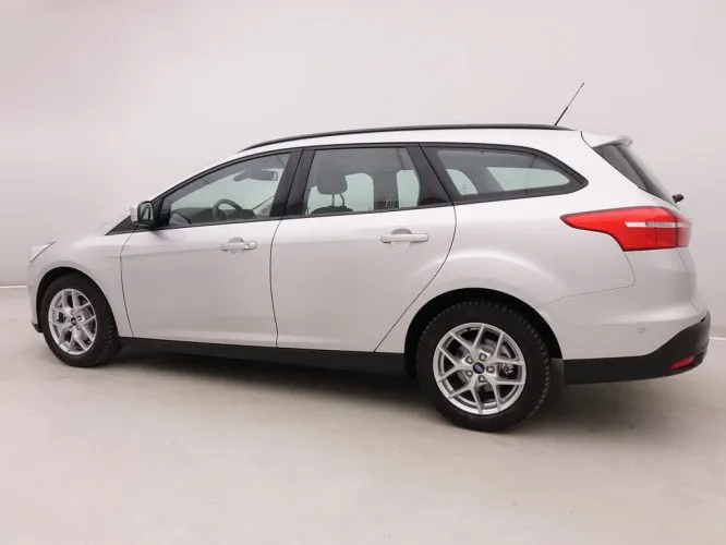 Ford Focus 1.0i 125 EcoBoost Clipper Edition + GPS + Park Assist + Winter Pack Image 3