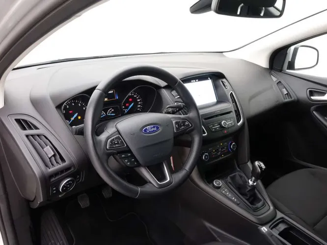 Ford Focus 1.0i 125 EcoBoost Clipper Edition + GPS + Park Assist + Winter Pack Image 8