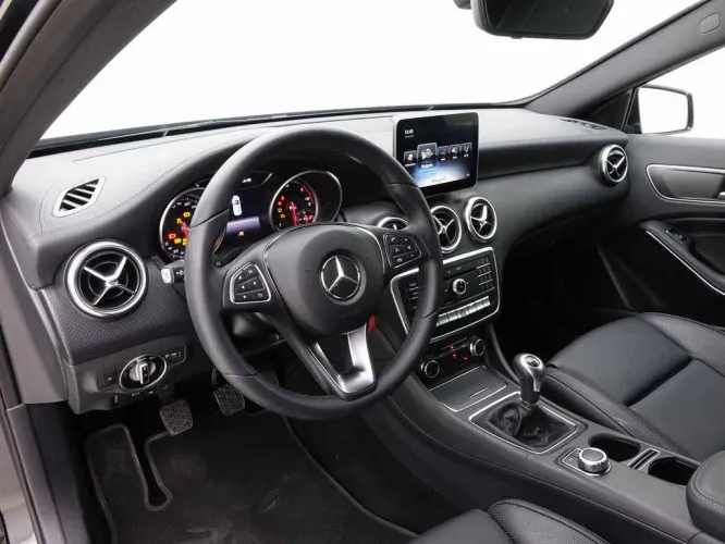 Mercedes-Benz A-Klasse A180d Style + GPS + Leder/Cuir Image 8