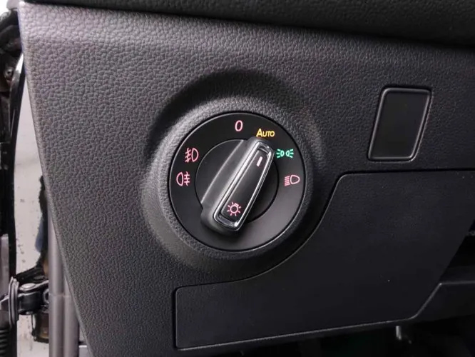 Seat Arona 1.0 TSi 110 FR + GPS + Virtual + Red Pack + Park Assist + Full LED Image 9