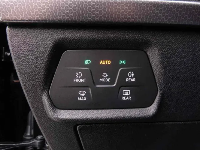 Seat Leon 2.0 TDi 150 DSG Sportstourer Style Comfort + GPS + LED Lights Image 9