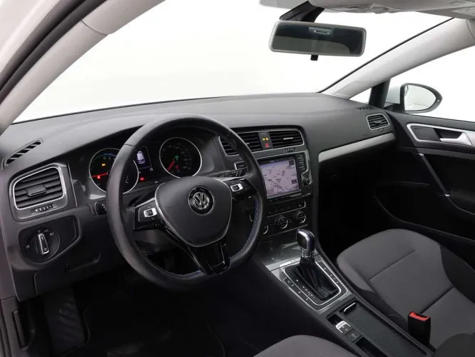 Volkswagen Golf e-Golf 24.2kWh + WarmtePomp + GPS Pro + LED Lights Image 8