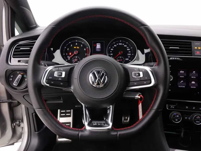 Volkswagen Golf GTi 2.0 TSi 230 + GPS + Alu18 Milton Image 10