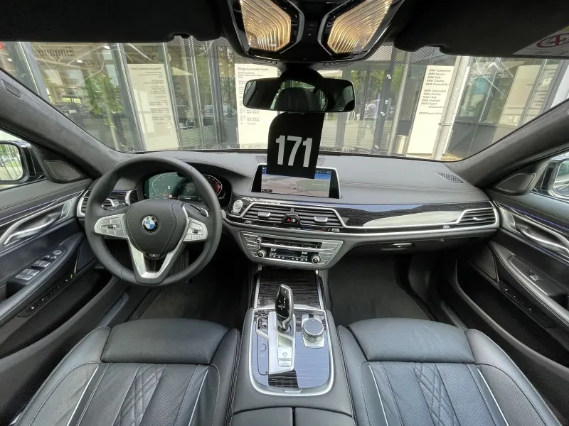 BMW 730 d xDrive =Exclusive= Distronic Гаранция Image 5