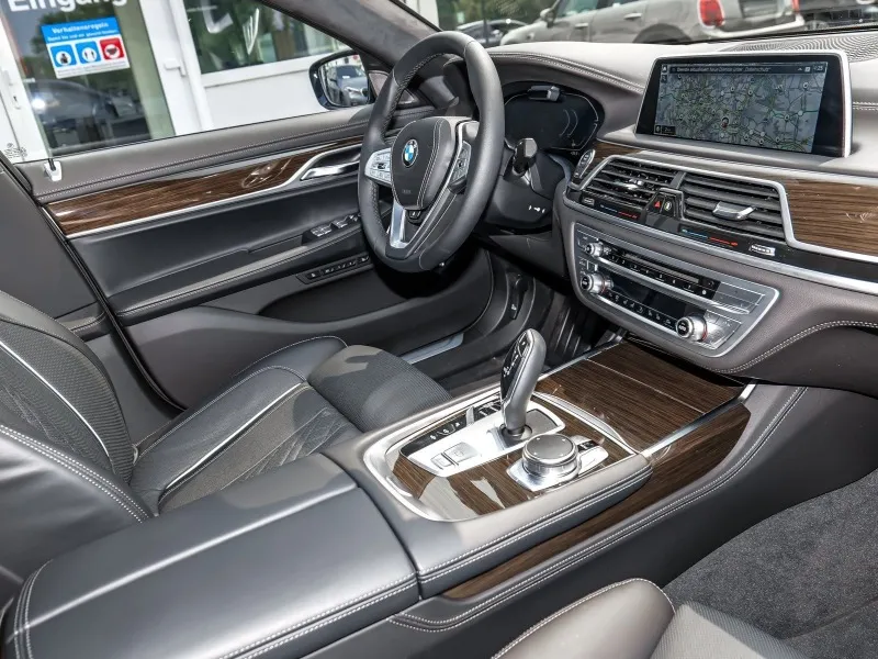 BMW 750 Li xDrive =Executive Drive Pro= SkyLoungе Гаранция Image 4