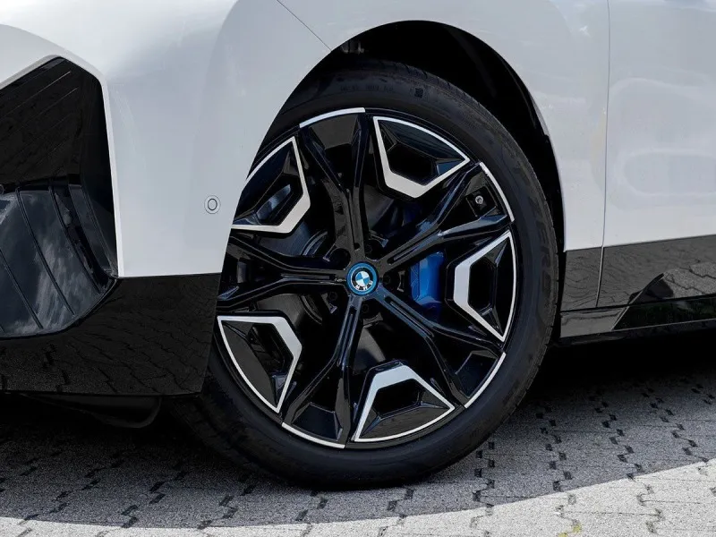 BMW iX xDrive40 =Sport Package= Sky Lounge Гаранция Image 4