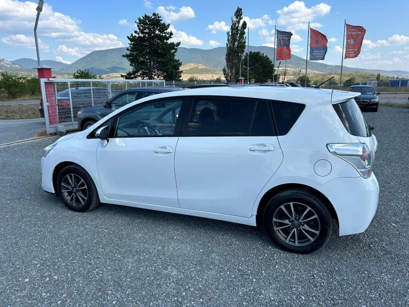 Toyota Verso (KATO НОВА) Image 9