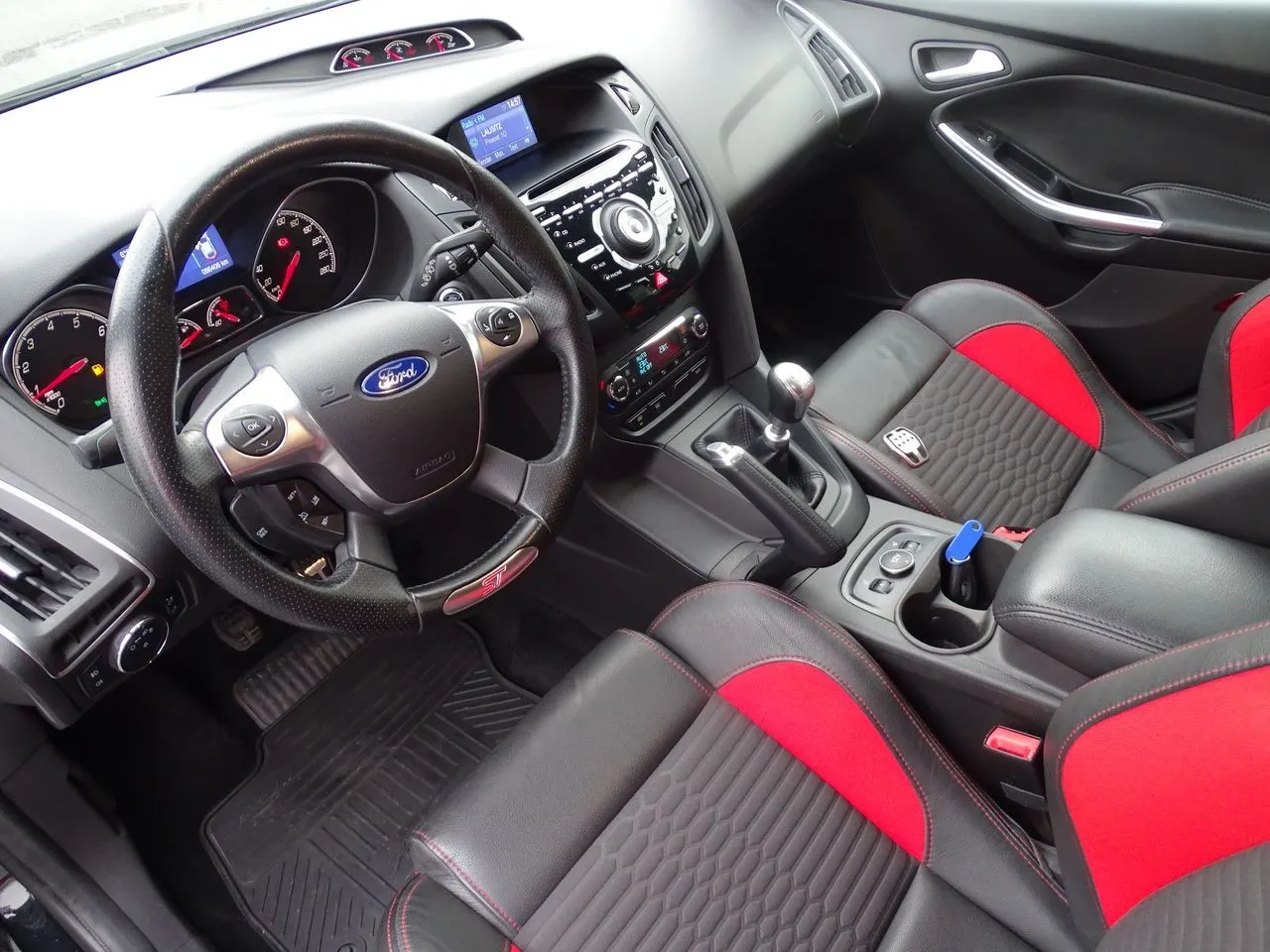 Ford Focus ST 2.0 EcoBoost...  Image 9