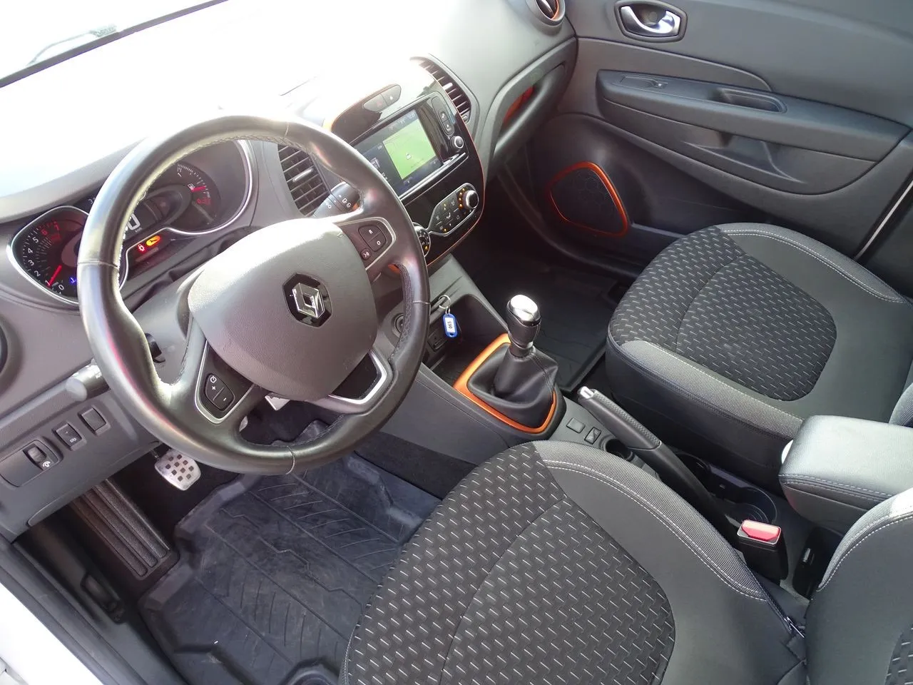 Renault Captur 1.2 TCe 120 Intens...  Image 9