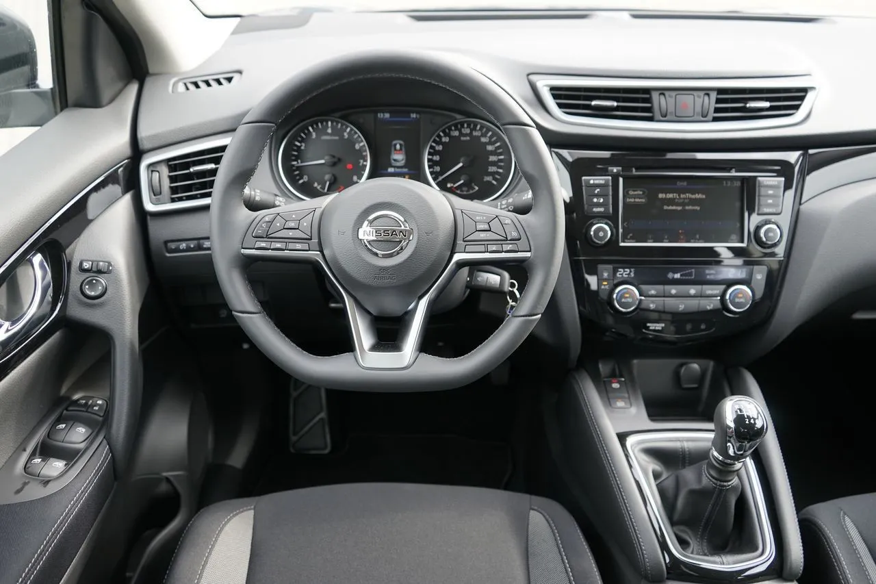 Nissan Qashqai 1.3 DIG-T...  Image 9