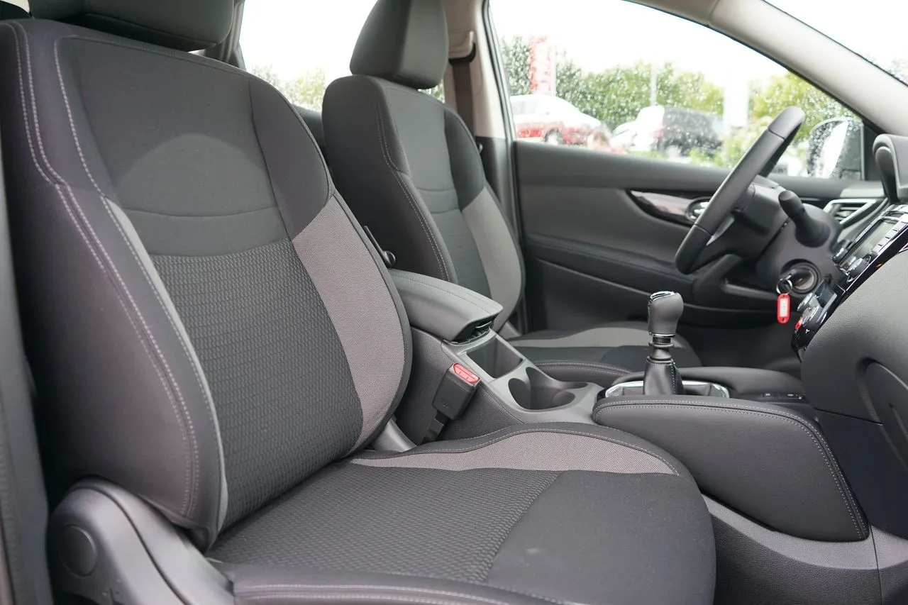 Nissan Qashqai 1.3 DIG-T...  Image 9