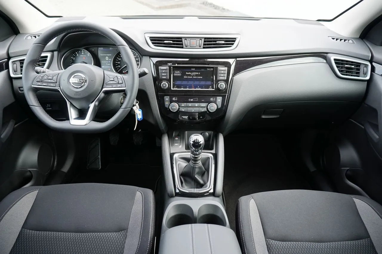 Nissan Qashqai 1.3 DIG-T...  Image 9