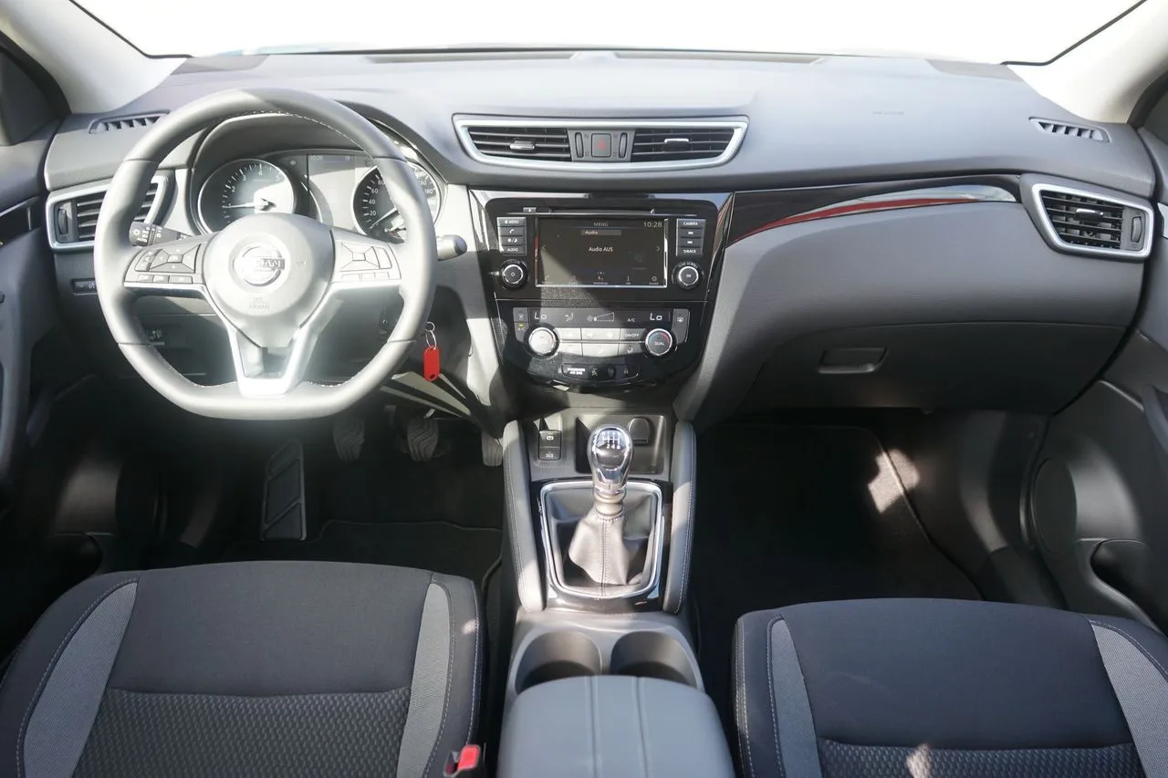 Nissan Qashqai 1.3 DIG-T...  Image 9