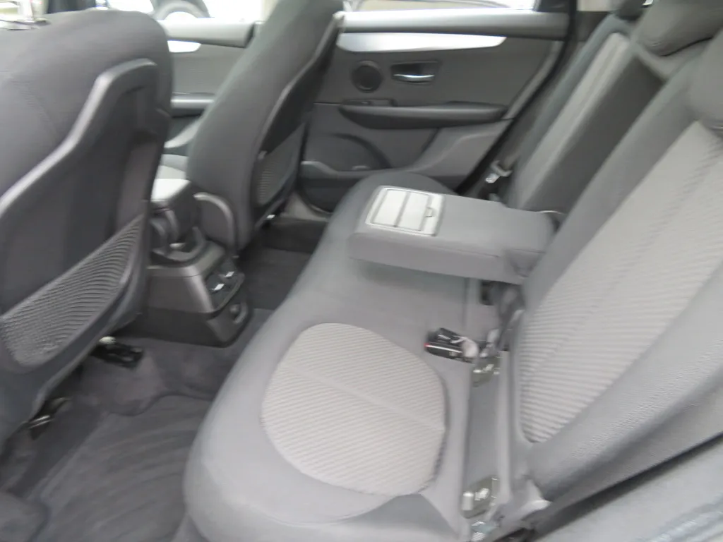 BMW 218 GRAN TOURER D ADVANTAGE*NAVI*VOLL LED*PANO* Image 10