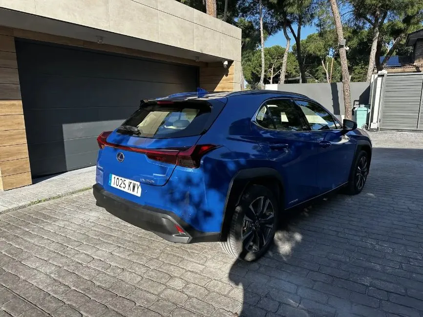 Lexus UX 250h Business Navigation 2WD Image 3