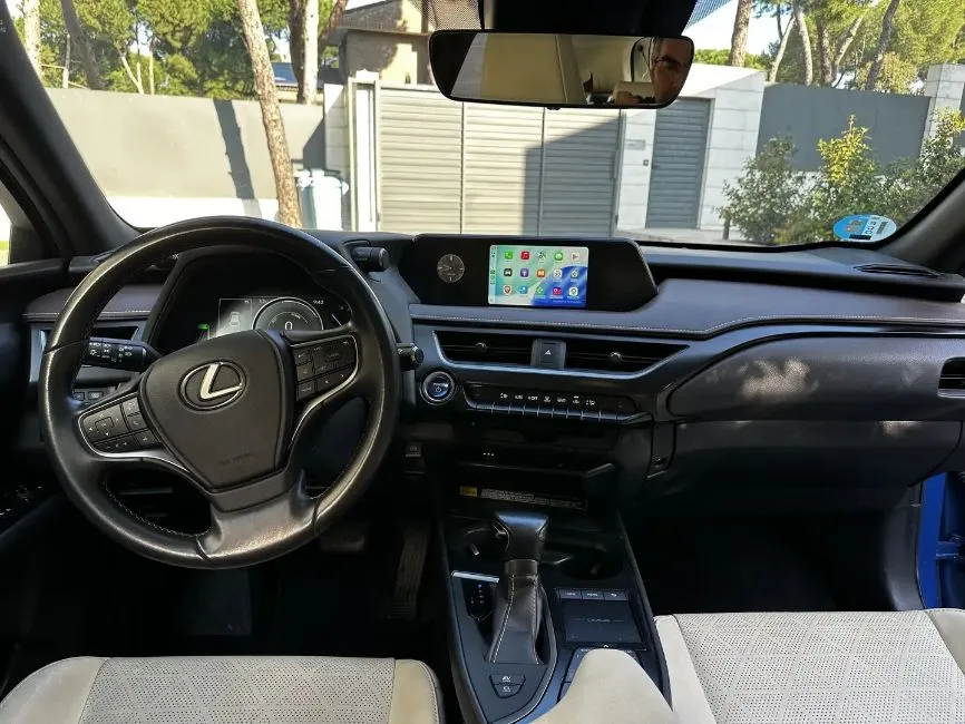 Lexus UX 250h Business Navigation 2WD Image 8
