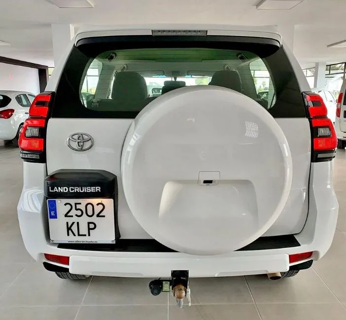 Toyota Land Cruiser 2.8 D4D Image 2