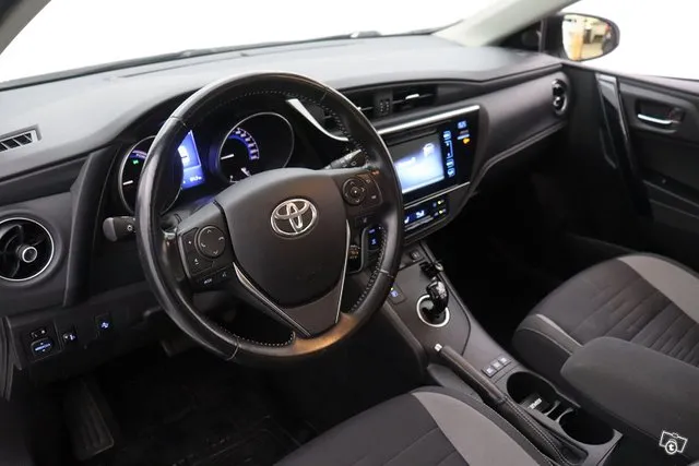Toyota Auris Touring Sports 1,8 Hybrid Active / Vakkari / Lohkolämmitin / P-Kamera / Kaistavahti / Image 9
