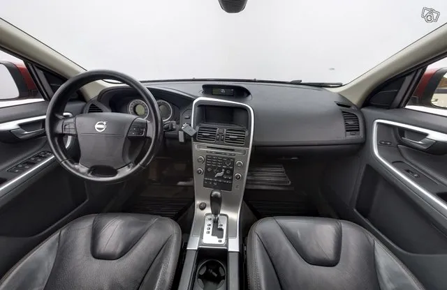 Volvo XC60 2,4D AWD Summum aut / Webasto / Koukku / Lohko / Nahat muistilla / Image 9