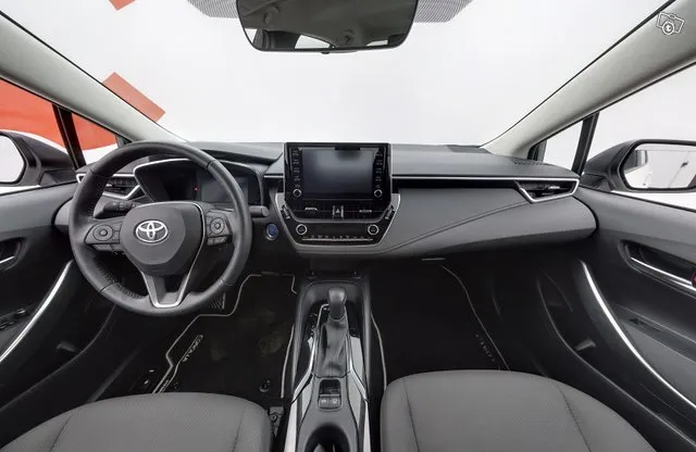 Toyota Corolla Sedan 1,8 Hybrid Active Edition - / 1-OMISTAJA / PKAMERA / ADAPT VAKKARI / NAVI / Image 9