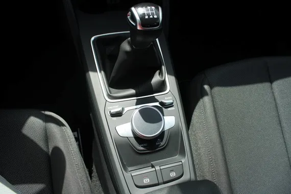 Audi Q2 30TFSi Edition 10 *LED MATRIX,KAMERA,TEMPOMAT* Thumbnail 4