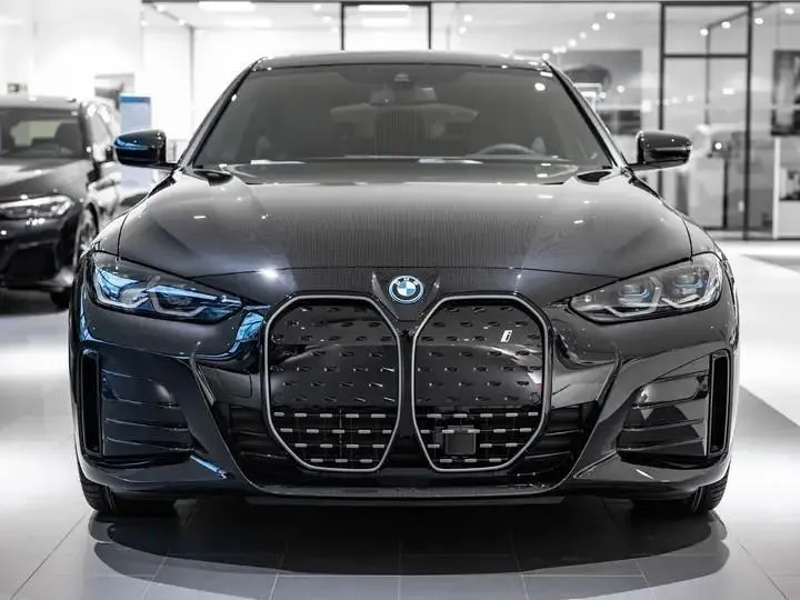 BMW i4  Image 2