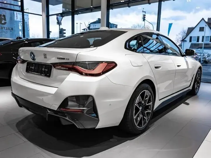BMW i4  Image 3