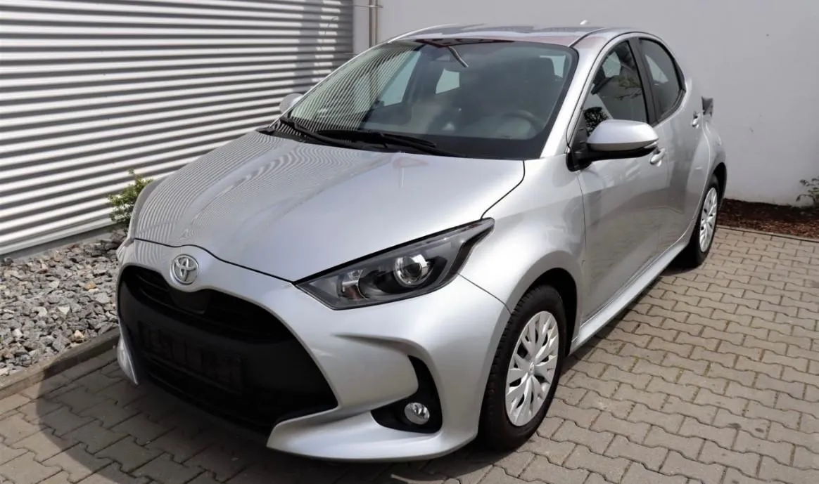 TOYOTA Yaris  Image 1