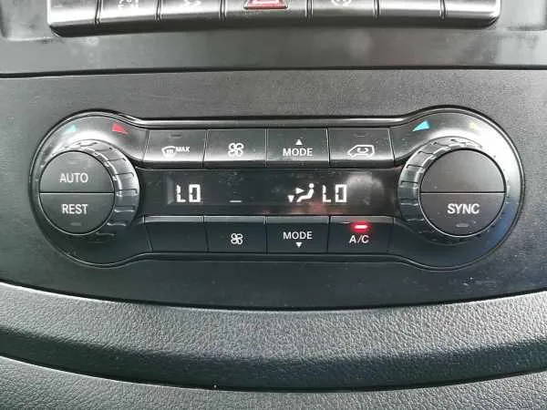 Mercedes-Benz Vito 114 CDI Image 9