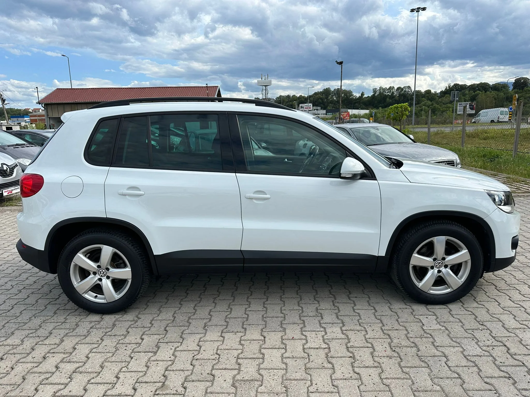 Volkswagen Tiguan 2.0 TDI KREDITI NA LICU MESTA Image 4