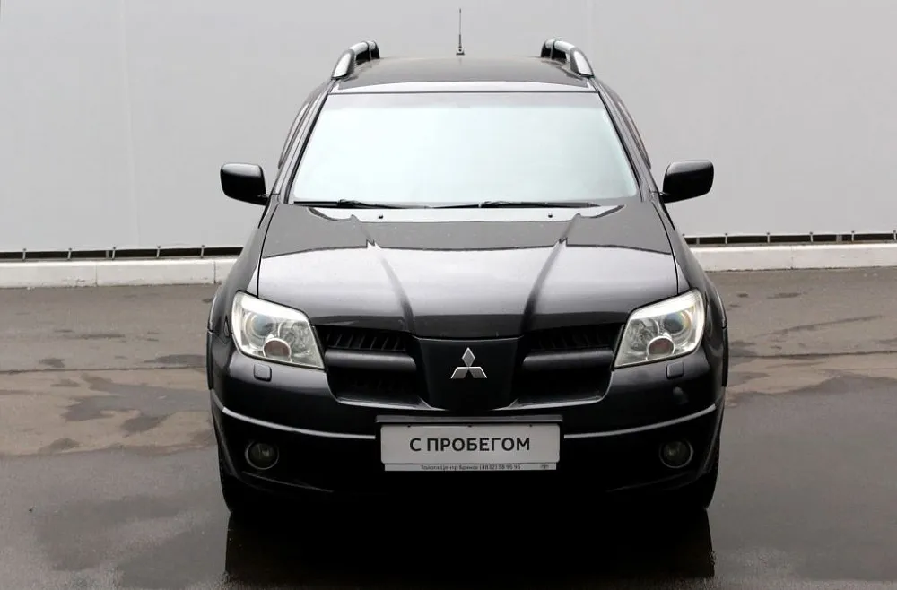 Mitsubishi Outlander  Image 1