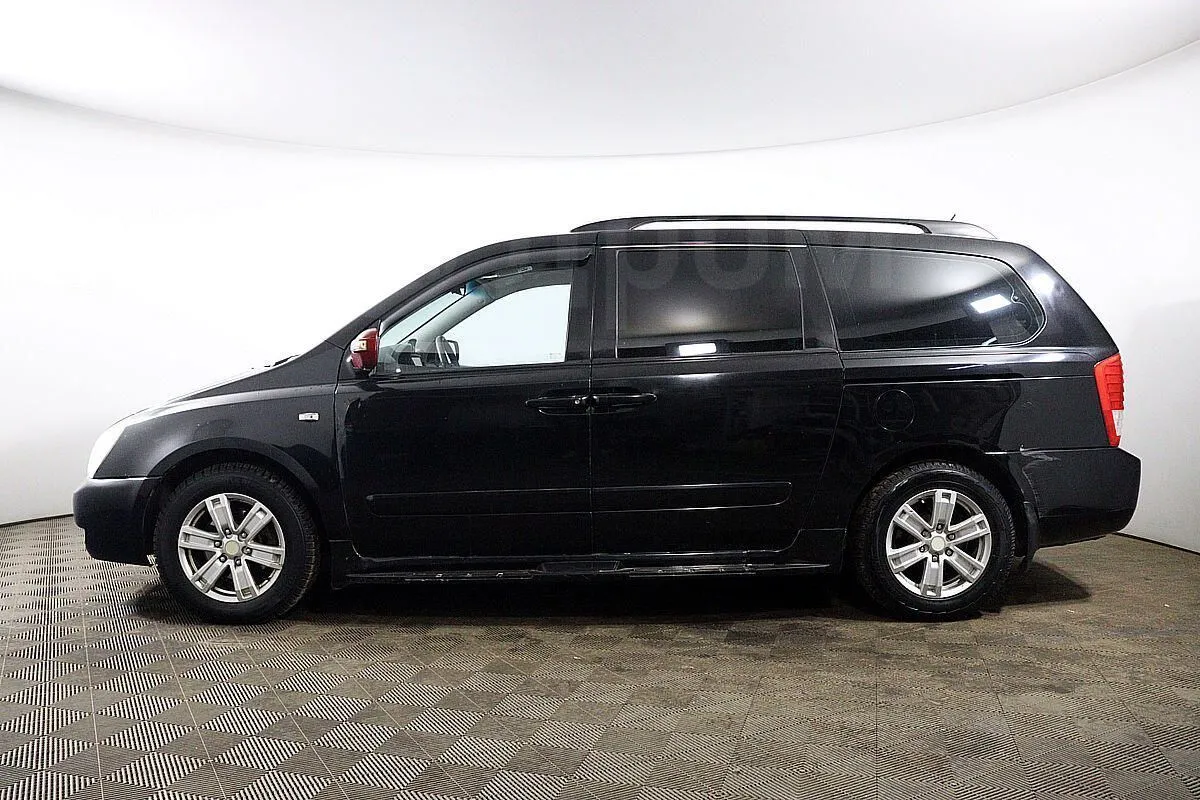Kia Grand  Image 8